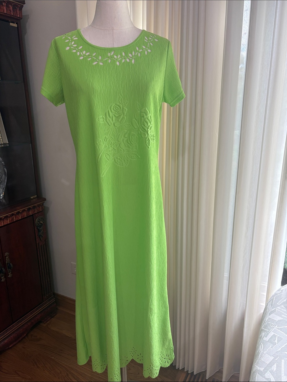 Hypnotic lime Green eyelet cut out Short-Sleeve midi Women’s Dress textured Med